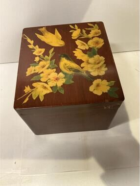 Vintage 1970s Wooden Musical Jewelry Box Bird Floral Decoupage Wind-Up